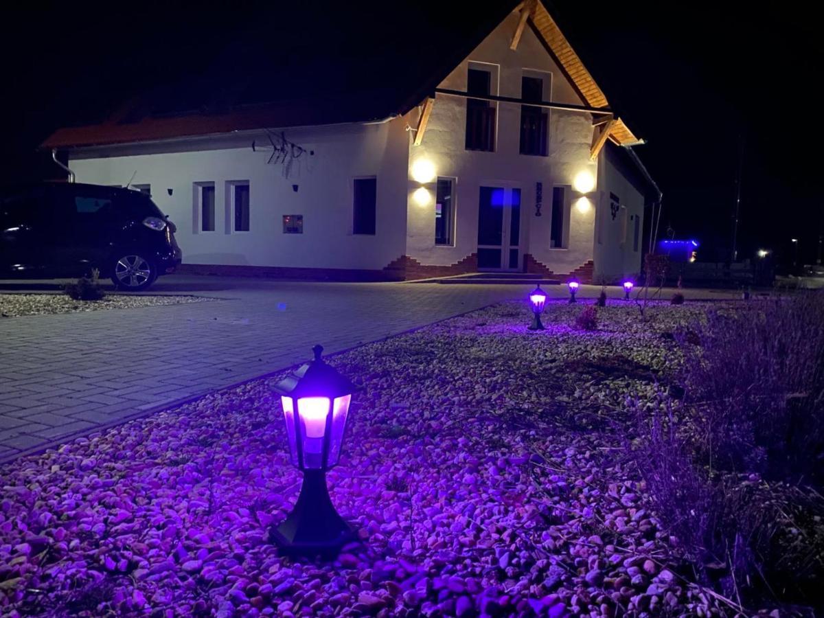 Megnyugtat-Lak Apartmanhaz Demjen Bagian luar foto