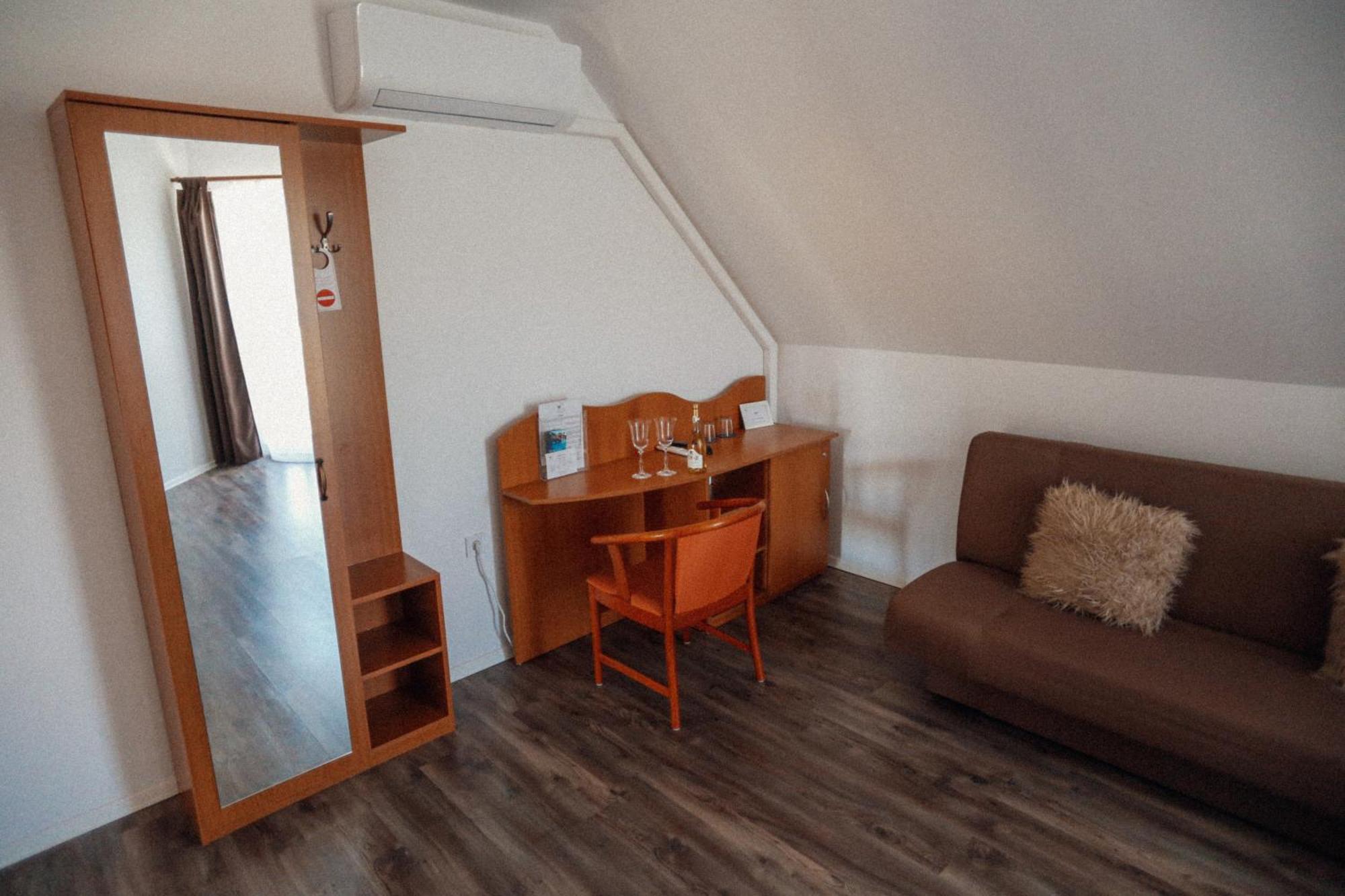 Megnyugtat-Lak Apartmanhaz Demjen Bagian luar foto