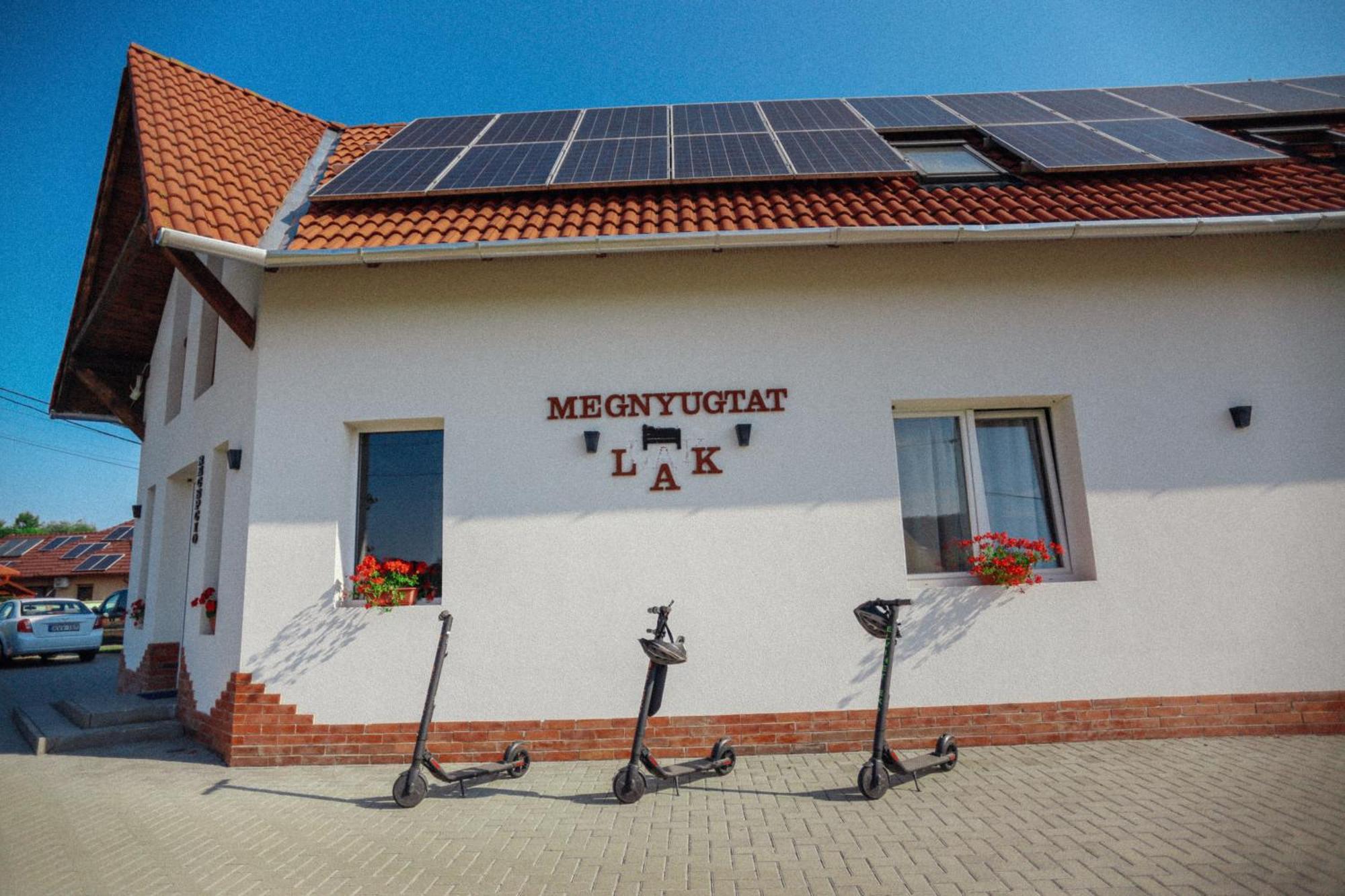 Megnyugtat-Lak Apartmanhaz Demjen Bagian luar foto