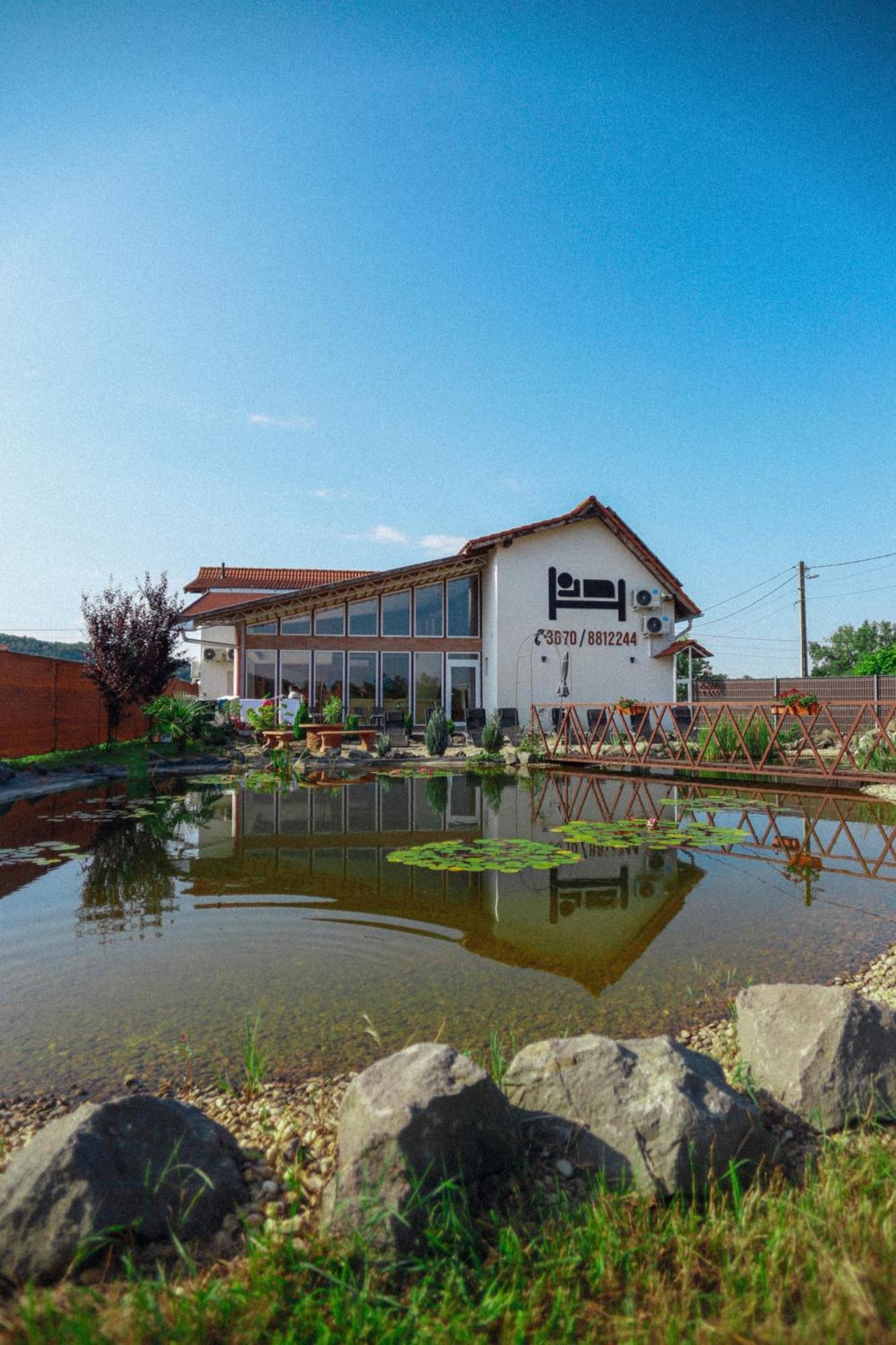 Megnyugtat-Lak Apartmanhaz Demjen Bagian luar foto