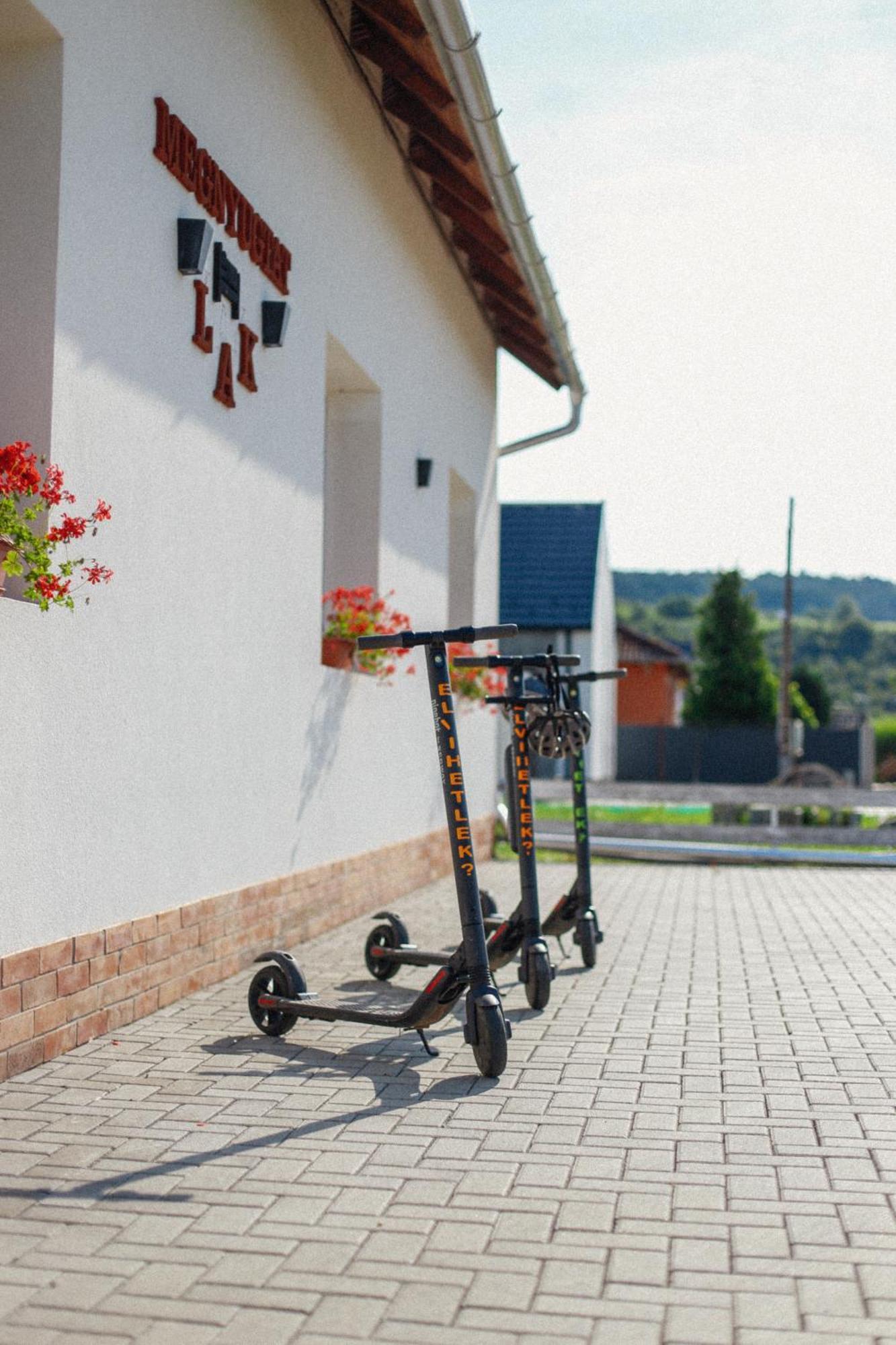 Megnyugtat-Lak Apartmanhaz Demjen Bagian luar foto