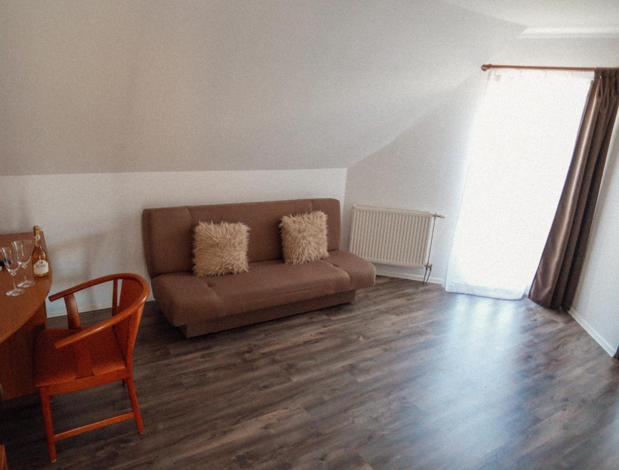 Megnyugtat-Lak Apartmanhaz Demjen Bagian luar foto