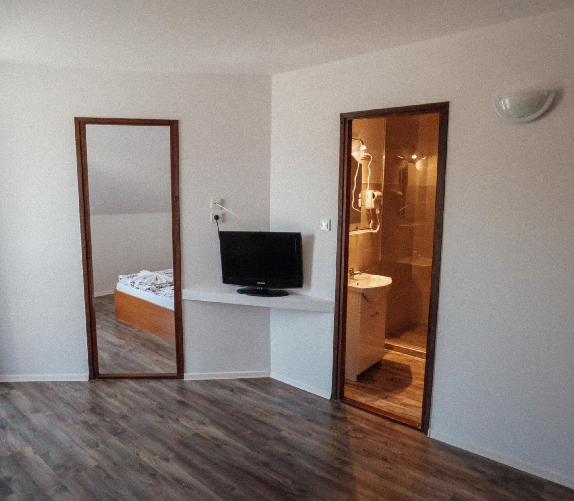 Megnyugtat-Lak Apartmanhaz Demjen Bagian luar foto